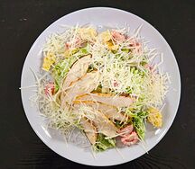 Салат Цезарь с курицей