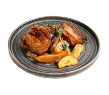 Медальоны из свиной вырезки с картофельными дольками