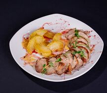 Утка с клюквенным конфи