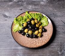 Маслины и оливки