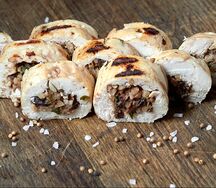 Рулет куриный с черносливом и орешками