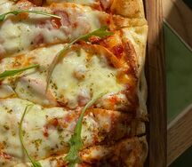 Пицца Салями на римском тесте