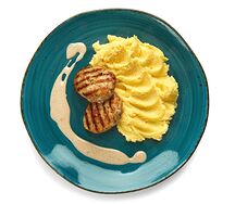 Куриные котлетки с картофельным пюре