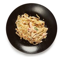 Тальятелле с копченой грудкой, цукини и шампиньонами