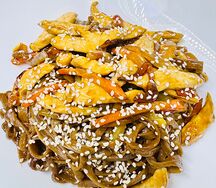 Соба с овощами и курицей