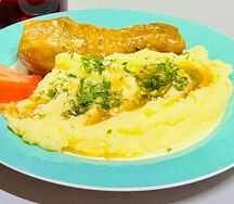 Картофельное пюре с куриной голенью