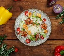 Салат Цезарь с креветками