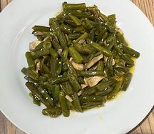Фасоль стручковая с грибами и кунжутом