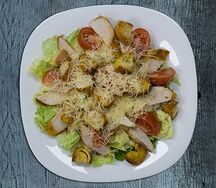 Салат Цезарь с курицей