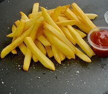 Картофель фри большой и соус