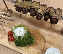 Рулетики из баклажан с рубленой бараниной