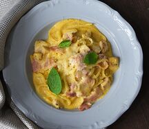 Лингвини с беконом и курицей