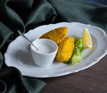 Куриное филе в кляре с сметанным соусом