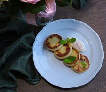 Сырники со сметаной