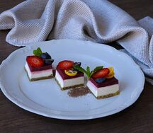 Чизкейк с малиновым джемом