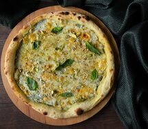 Четыре сыра с фисташками и грецким орехом