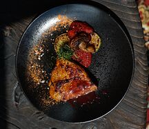 Стейк из индейки с овощами гриль