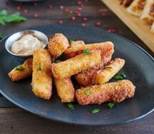 Снежный краб в хрустящей корочке с морским соусом