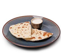 Кутабы с бараниной и соусом Мацони 
