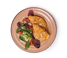 Салат с сыром сулугуни