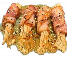 Грибы эноки с беконом