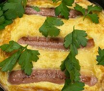 Омлет с сосисками