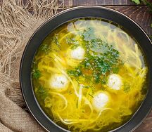 Суп лапша с куриными фрикадельками