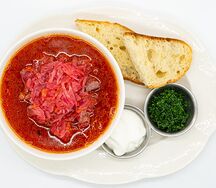 Борщ с чесночными гренками