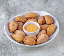 Жареные курзе с мясом со спайси-соусом
