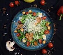 Салат Цезарь с курицей