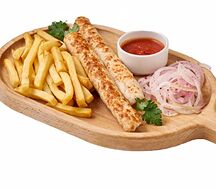 Люля куриные с картофелем фри и соусом