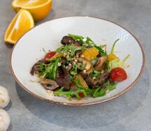 Салат с куриной печенью