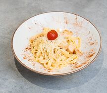 Феттуччине с курицей и грибами