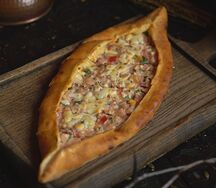 Пиде с рубленой куриной грудкой