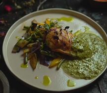 Куриная грудка под сливочно-шпинатным соусом
