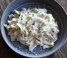 Паста тальятелли с курицей и грибами