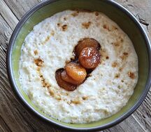 Овсяная каша с карамелизованной курагой