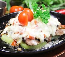 Язык, запеченный с овощами