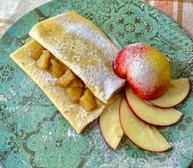 Блинчик с яблоком и корицей