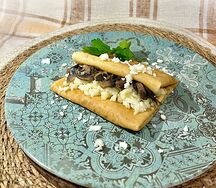 Блинчик с грибами и сыром