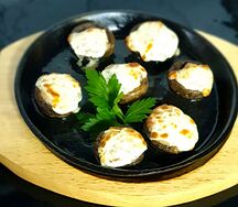 Шампиньоны, запеченные с сыром