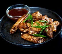 Куриные крылышки в соусе BBQ