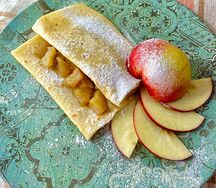 Блинчик с яблоком и корицей