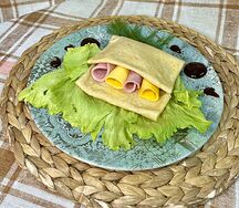 Блинчик с ветчиной и сыром