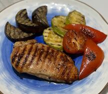 Куриная грудка с овощами гриль
