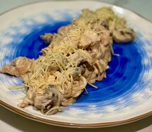 Спагетти с курицей и грибами