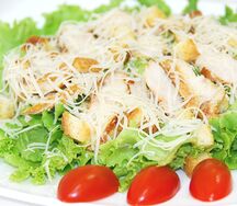 Салат Цезарь с курицей