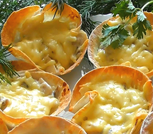 Жюльен из грибов и курицы в лаваше