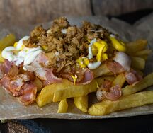 Картофель фри с беконом