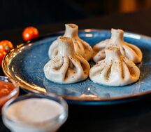 Хинкали с курицей и копченым сулугуни